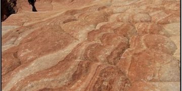 Liesegangen Banding In The Navajo Sandstone